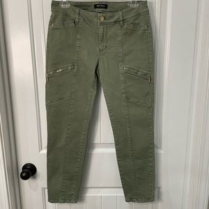 White House Black Market Skinny Crop - Size 6 - Gold Accents - Great Con…